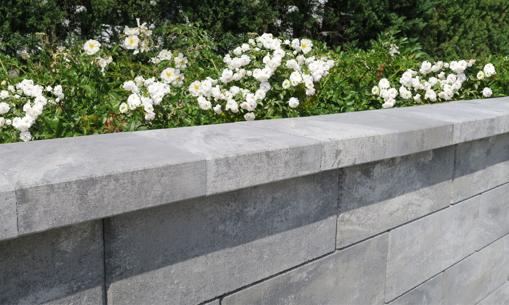 Abdeckplatte 25 x 28 x 6 cm steingrau-schattiert kombiniert mit Standard Zaun- & Mauerstein steingrau-schattiert