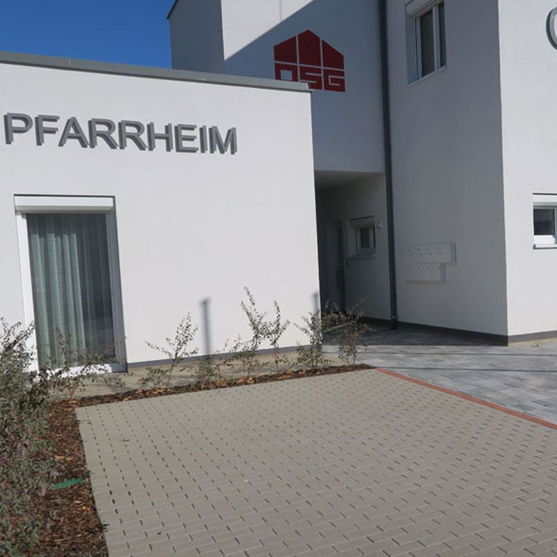Gesundheitszentrum Weppersdorf; Parkettpflaster grau, Largo Bodenplatte eisgrau-schattiert