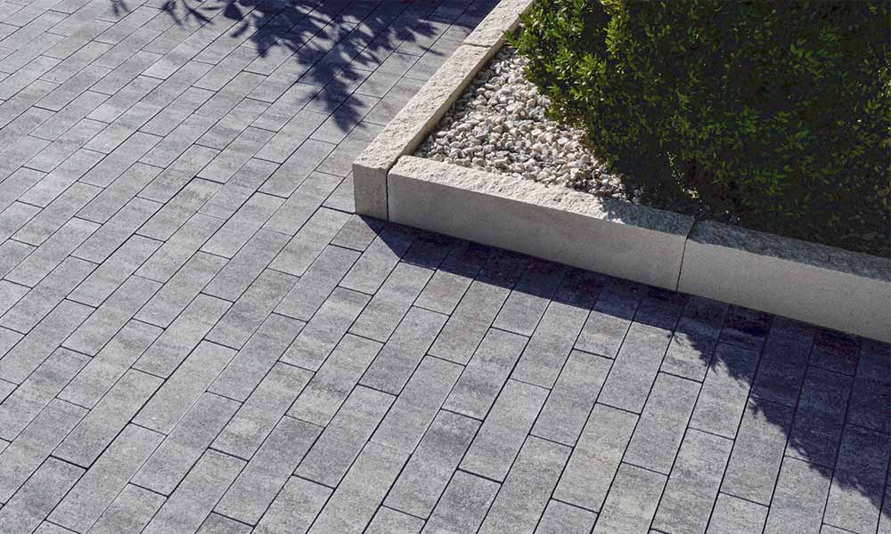 Mauerblock Momento 60 x 24 x 7,5 cm kreide als  Randeinfassung kombiniert mit Sigma Riemchen basalt-schattiert Mauerblock Momento 60 x 24 x 7,5 cm kreide als  Randeinfassung kombiniert mit Sigma Riemchen basalt-schattiert