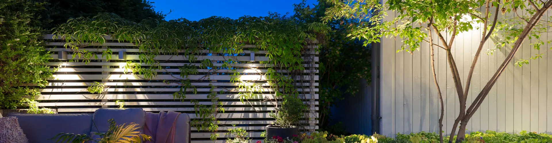 Ace Down in-lite Außenleuchte von Friedl Steinwerke, ideal zur stilvollen Gartenbeleuchtung mit indirektem Licht.