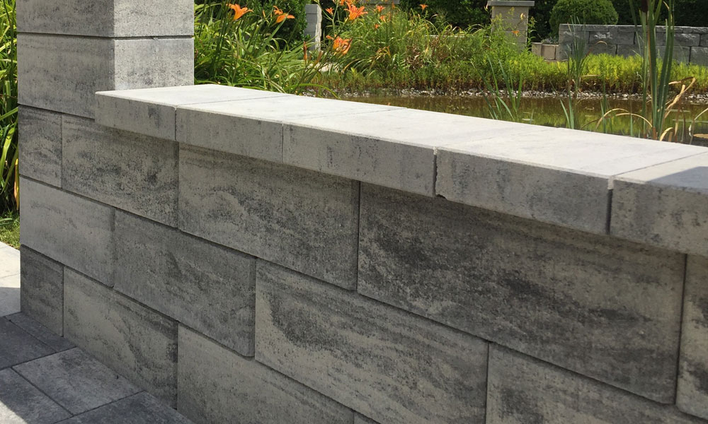 Classic Zaun- und Mauerstein granitgrau-schattiert kombiniert mit Abdeckplatte mit Wassernase 25 x 28 x 6 cm granitgrau-schattiert Classic Zaun- und Mauerstein granitgrau-schattiert kombiniert mit Abdeckplatte mit Wassernase 25 x 28 x 6 cm granitgrau-schattiert