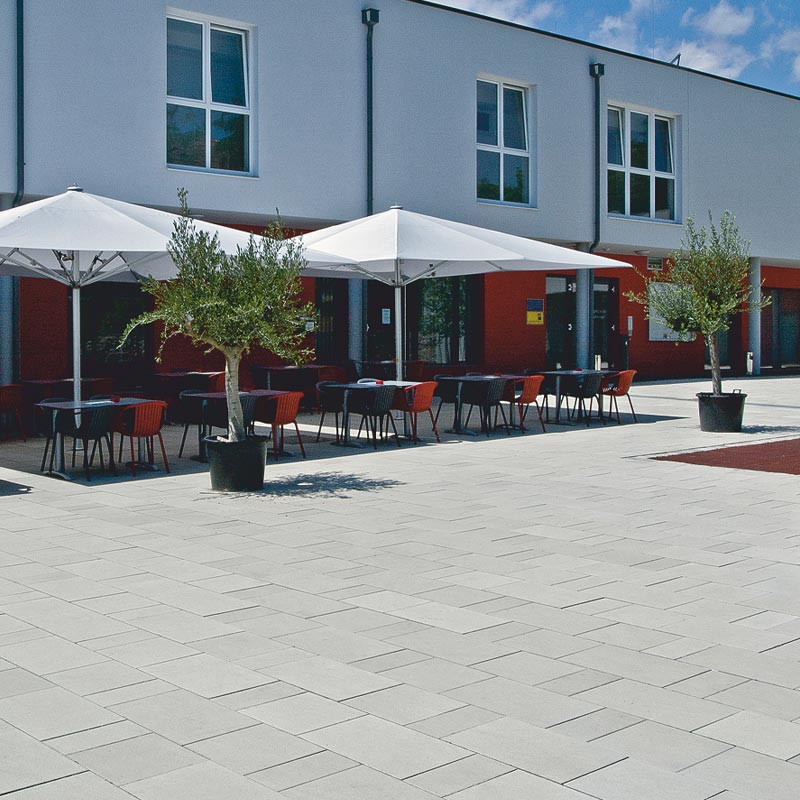 Gemeindeplatz Mitterndorf Campus VG4 grau Pflastersteine Friedl Steinwerke Gemeindeplatz Mitterndorf Campus VG4 grau Pflastersteine Friedl Steinwerke
