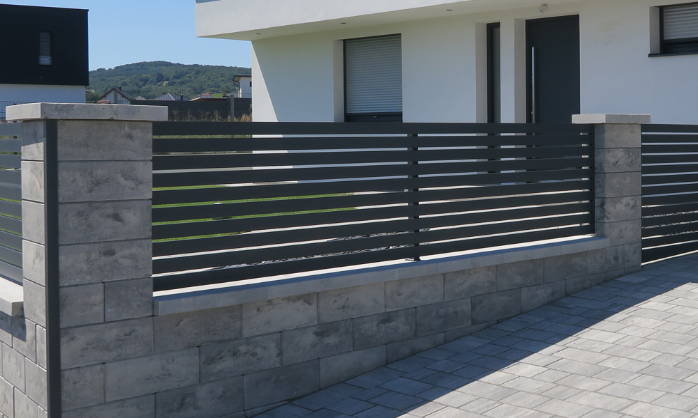 Classic Zaun- und Mauerstein granitgrau-schattiert kombiniert mit Abdeckplatte mit Wassernase granitgrau-schattiert und Arret B15 VG4 Kombipflaster granitgrau-schattiert Classic Zaun- und Mauerstein granitgrau-schattiert kombiniert mit Abdeckplatte mit Wassernase granitgrau-schattiert und Arret B15 VG4 Kombipflaster granitgrau-schattiert