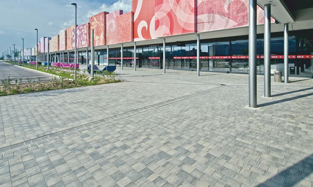 Einkaufszentren Piazza granitgrau-schattiert Pflastersteine Friedl Steinwerke