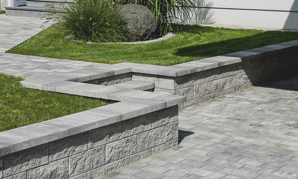 Arret B15 VG4 Kombipflaster granitgrau-schattiert kombiniert mit Faro Zaun granitgrau-schattiert Arret B15 VG4 Kombipflaster granitgrau-schattiert kombiniert mit Faro Zaun granitgrau-schattiert