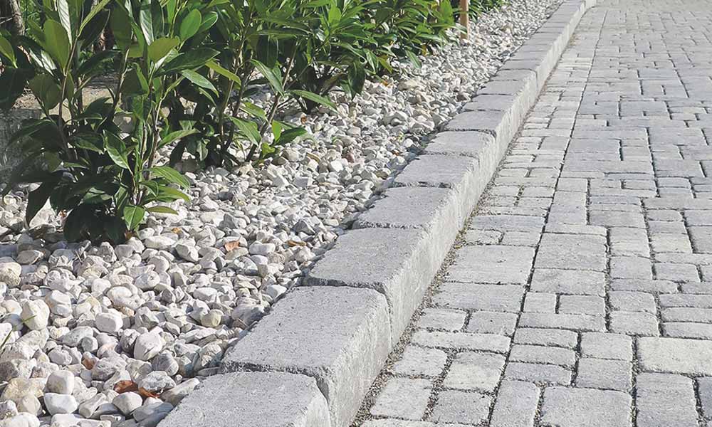 Blockstein Grado anthrazit kombiniert mit Trentino antik granitgrau-schattiert Blockstein Grado anthrazit kombiniert mit Trentino antik granitgrau-schattiert