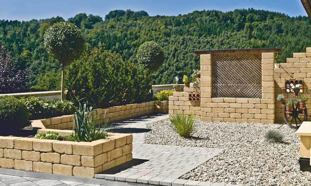 Blockstein Grado sandgelb kombiniert mit Piazza Grado grau Blockstein Grado sandgelb kombiniert mit Piazza Grado grau