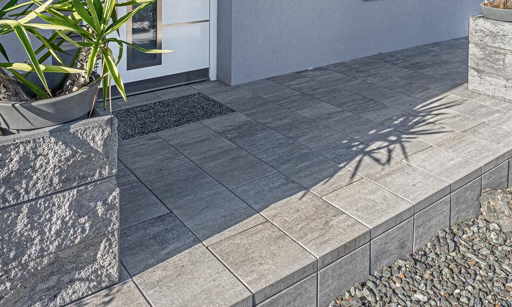 Largo Sichtkantenplatte 59,8 x 39,8 x 5 cm granitgrau-schattiert kombiniert mit Largo Bodenplatte 59,8 x 39,8 x 5 cm granitgrau-schattiert