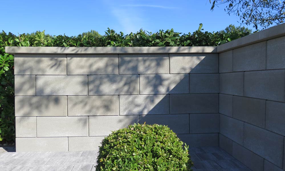 Standard Zaun- und Mauerstein grau