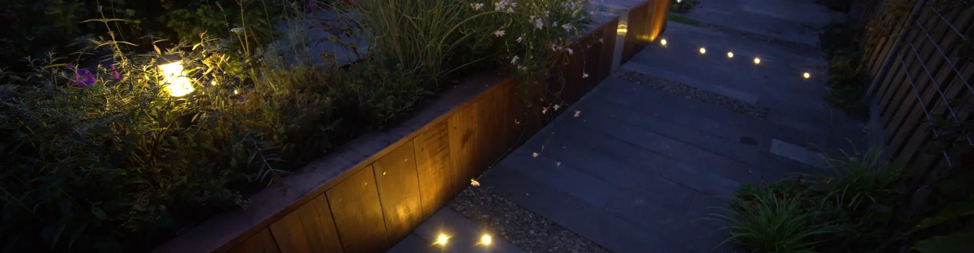 Stimmungsvolle Gartenbeleuchtung mit in-lite Lampen, erhältlich bei Friedl Steinwerke. Die moderne LED-Beleuchtung sorgt für eine stilvolle und sichere Atmosphäre im Außenbereich. Stimmungsvolle Gartenbeleuchtung mit in-lite Lampen, erhältlich bei Friedl Steinwerke. Die moderne LED-Beleuchtung sorgt für eine stilvolle und sichere Atmosphäre im Außenbereich.