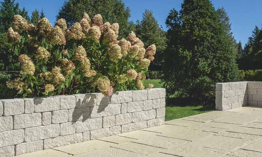 Mauerstein Gutshof MB16 bossiert kreide kombiniert mit Parkstone Plus elfenbein Mauerstein Gutshof MB16 bossiert kreide kombiniert mit Parkstone Plus elfenbein