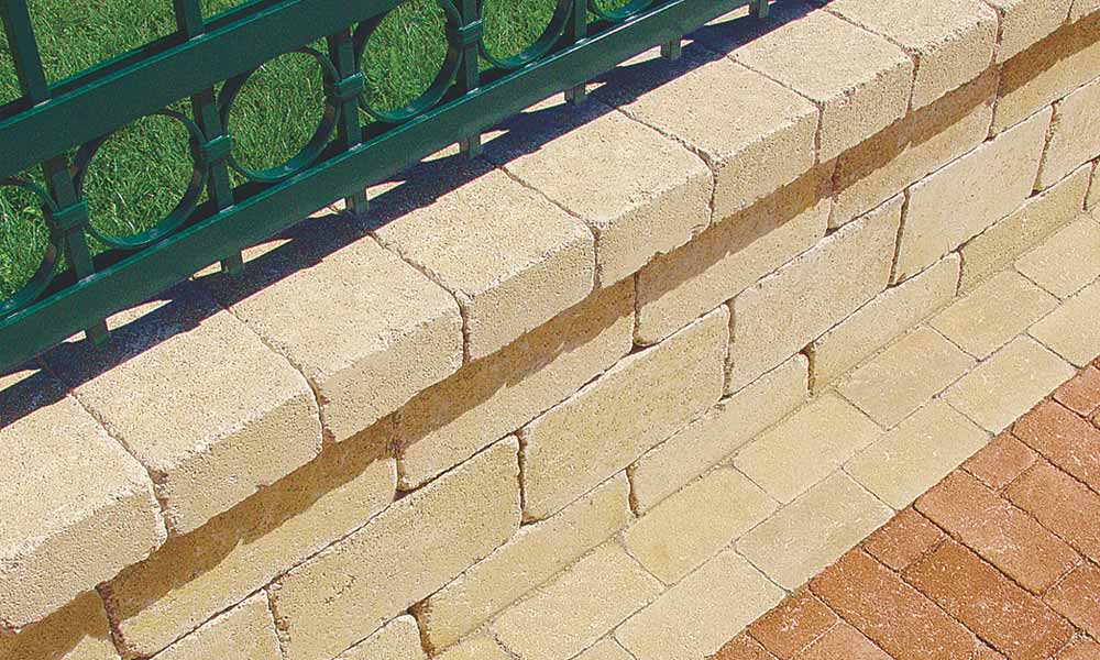 Zaun- und Mauerstein Grado sandgelb  Zaun- und Mauerstein Grado sandgelb