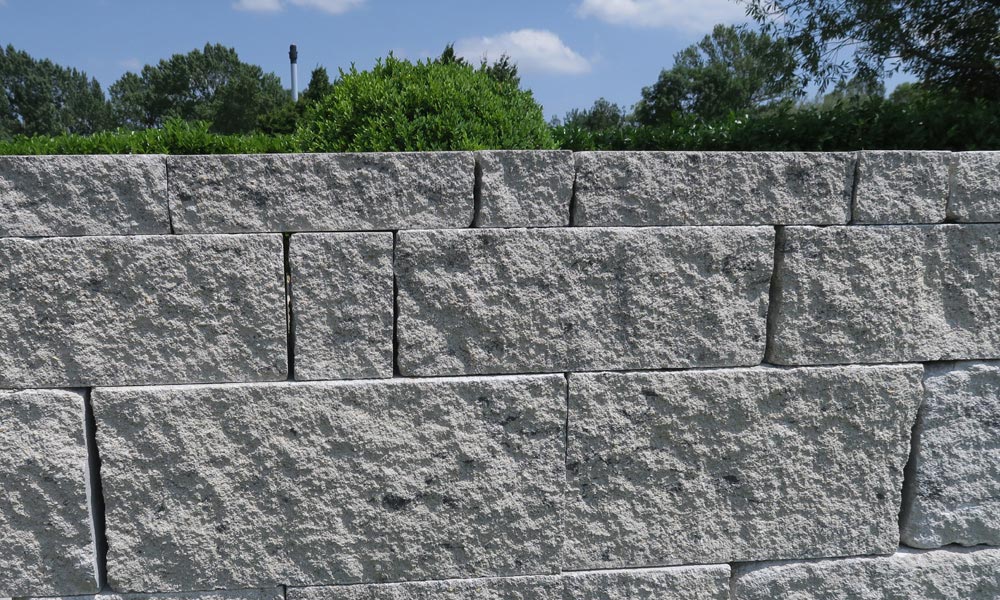 Mauerstein Gutshof MB24 gespalten granitgrau-schattiert in 7,5 cm, 15 cm und 22,5 cm Reihen versetzt Mauerstein Gutshof MB24 gespalten granitgrau-schattiert in 7,5 cm, 15 cm und 22,5 cm Reihen versetzt
