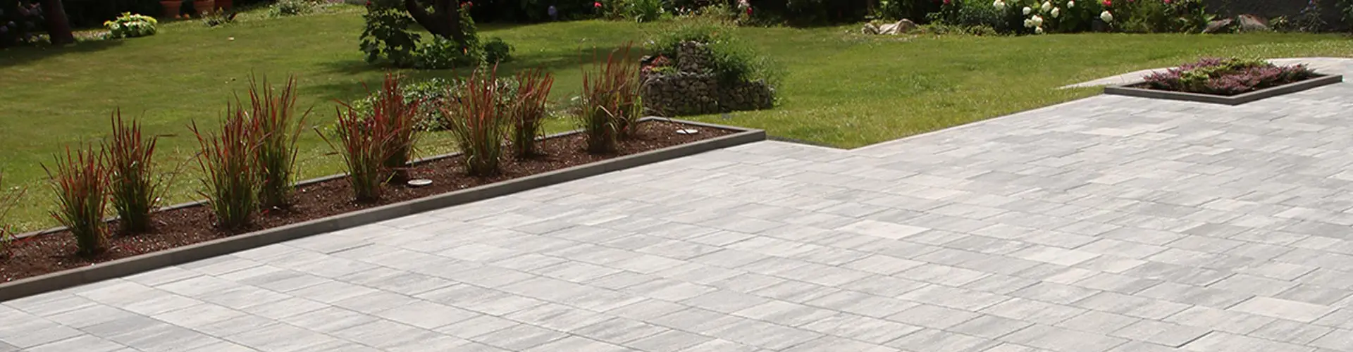 Arret B25 VG4 Kombipflaster 6 cm in granitgrau-schattiert von Friedl Steinwerke, ideal für stilvolle Einfahrten und Terrassen. Arret B25 VG4 Kombipflaster 6 cm in granitgrau-schattiert von Friedl Steinwerke, ideal für stilvolle Einfahrten und Terrassen.