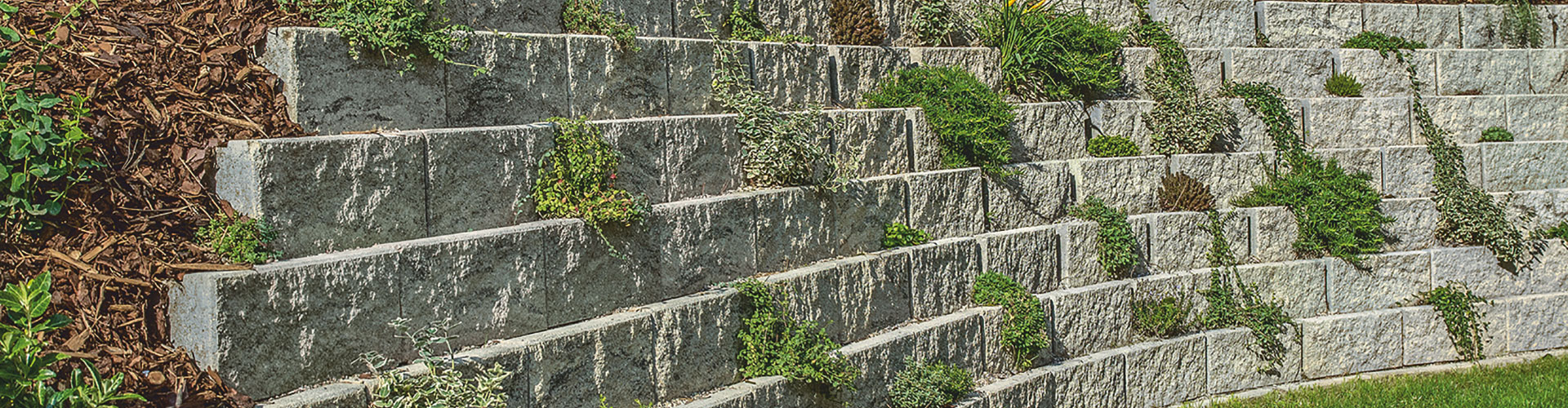 Hangbepflanzung Faro Pflanzstein granitgrau-schattiert Friedl Steinwerke Hangbepflanzung Faro Pflanzstein granitgrau-schattiert Friedl Steinwerke