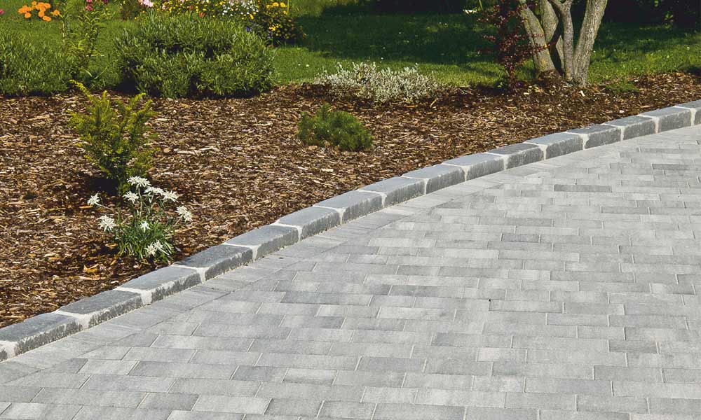 Arret B15 VG4 Kombipflaster granitgrau-schattiert kombiniert mit Palisade Grado anthrazit Arret B15 VG4 Kombipflaster granitgrau-schattiert kombiniert mit Palisade Grado anthrazit