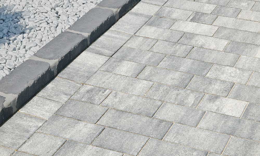 Arret B15 VG4 Kombipflaster granitgrau-schattiert kombiniert mit Palisade Grado anthrazit Arret B15 VG4 Kombipflaster granitgrau-schattiert kombiniert mit Palisade Grado anthrazit