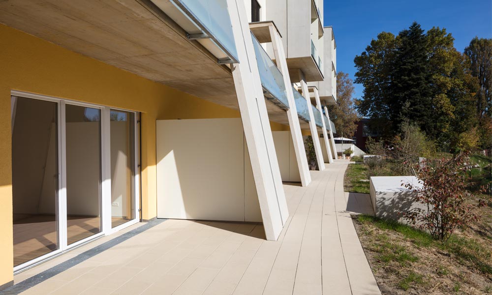 Pflegeeinrichtungen Largo Bodenplatte elfenbein Terrassenplatten Friedl Steinwerke