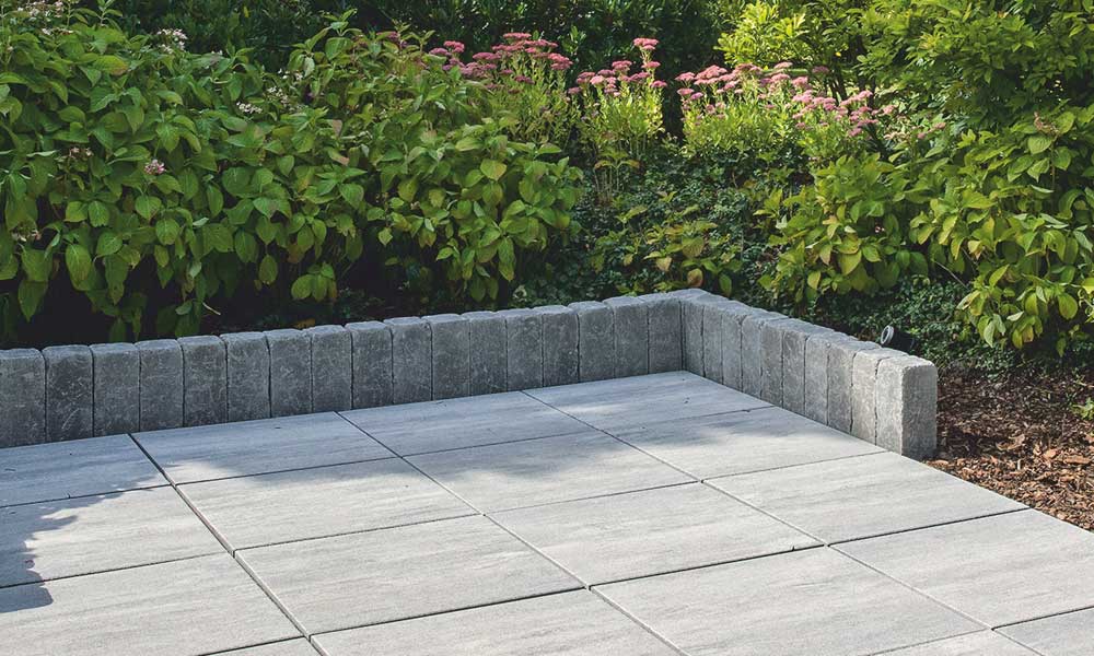 Largo Bodenplatte 59,8 x 59,8 x 5 cm eisgrau-schattiert kombiniert mit Palisade Grado anthrazit Largo Bodenplatte 59,8 x 59,8 x 5 cm eisgrau-schattiert kombiniert mit Palisade Grado anthrazit