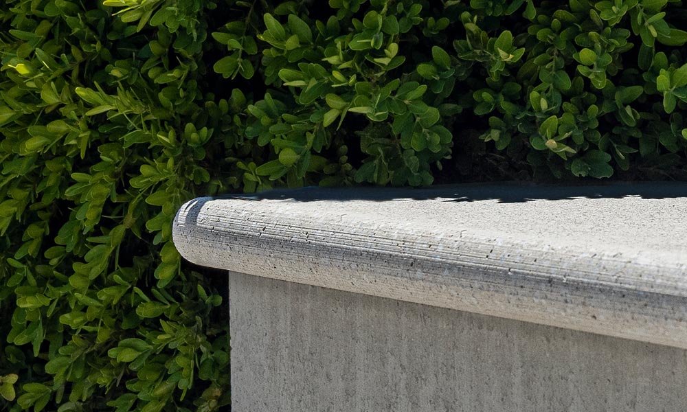 Kantenveredelung Halbrundstab für Poolumrandungen, zur Stufenverkleidung etc. Kantenveredelung Halbrundstab für Poolumrandungen, zur Stufenverkleidung etc.
