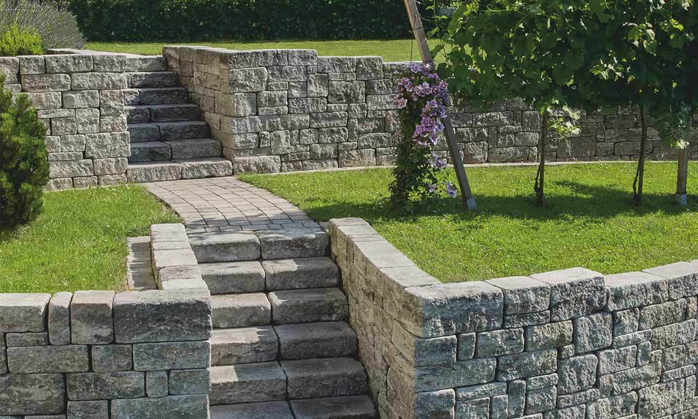 Mauerstein Gutshof MB24 bossiert muschelkalk, im wilden Verband versetzt, kombiniert mit Gutshof Blockstufe bossiert muschelkalk Mauerstein Gutshof MB24 bossiert muschelkalk, im wilden Verband versetzt, kombiniert mit Gutshof Blockstufe bossiert muschelkalk