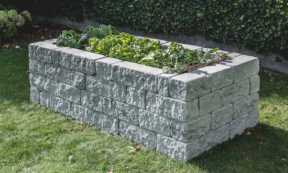 ALT    Mauerstein Gutshof MB16 bossiert eisgrau-schattiert als Hochbeet mit den Außenmaßen ca. 200 x 100 x 60 cm, Innenmaße ca. 164 x 68 cm, Steinbedarf ca. 3,3 m2 ALT    Mauerstein Gutshof MB16 bossiert eisgrau-schattiert als Hochbeet mit den Außenmaßen ca. 200 x 100 x 60 cm, Innenmaße ca. 164 x 68 cm, Steinbedarf ca. 3,3 m2