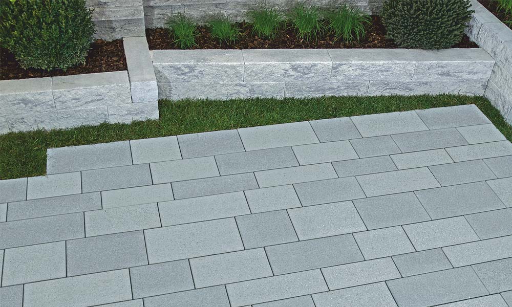 Triad VG4 Kombipflaster platin mittel-kristall feingestrahlt (heller) und platin mittel-kristall kombiniert mit Mauerblock Momento 60 x 16 x 15 cm eisgrau-schattiert