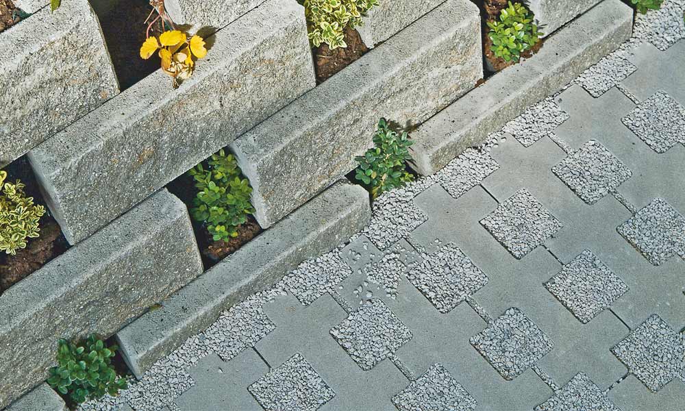 Rasengitter Quadro grau kombinier mit Pflanzstein Faro muschelkalk Rasengitter Quadro grau kombinier mit Pflanzstein Faro muschelkalk